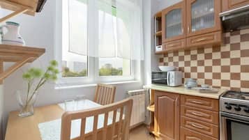 KylskÄp, mikrovÄgsugn, ugn och spishÀll