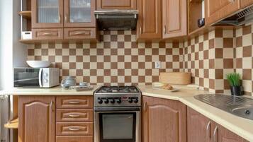 Fridge, microwave, oven, stovetop