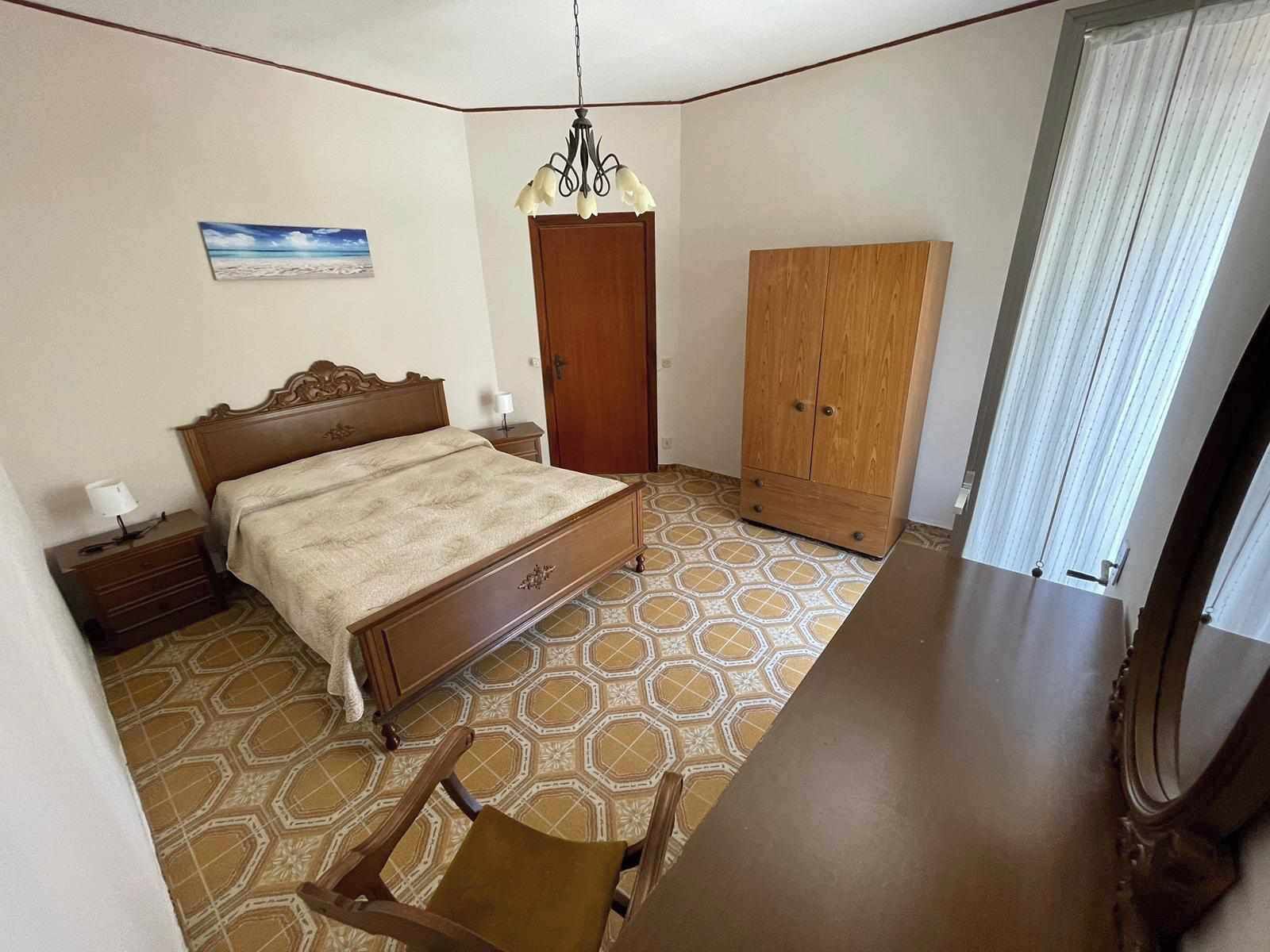2 Schlafzimmer, Schreibtisch, Bügeleisen/Bügelbrett, Reisekinderbett