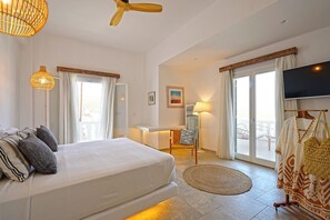 2 bedrooms, in-room safe, desk, iron/ironing board