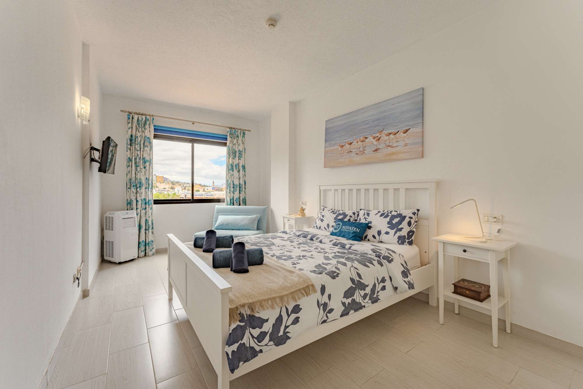 1 slaapkamer, een strijkplank/strijkijzer, wifi, beddengoed