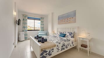 1 slaapkamer, een strijkplank/strijkijzer, wifi, beddengoed