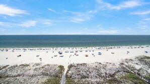 On the beach - Lighthouse 810 by Liquid Life (Gulf Shores)