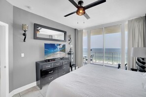 1 slaapkamer, een strijkplank/strijkijzer, gratis wifi, beddengoed