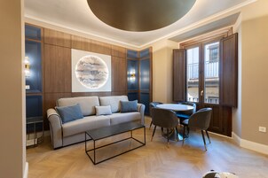 标准公寓, 1 间卧室 | 起居区 | 46-英寸纯平电视（配备数码频道）