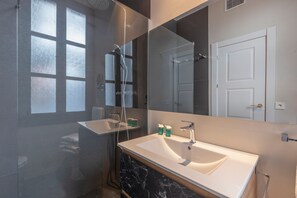 Standard Apartment, 2 Bedrooms | Bathroom - BIBO SUITES PALACIO DE PÓRTAGO (Granada)