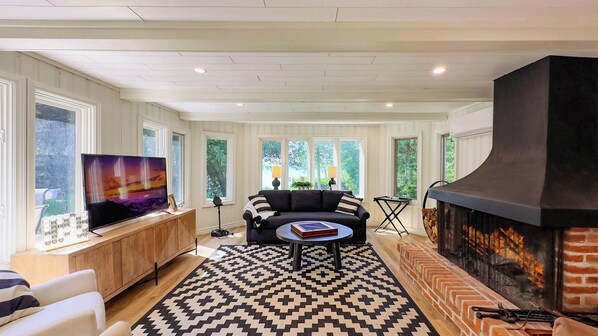 Smart TV, fireplace, DVD player