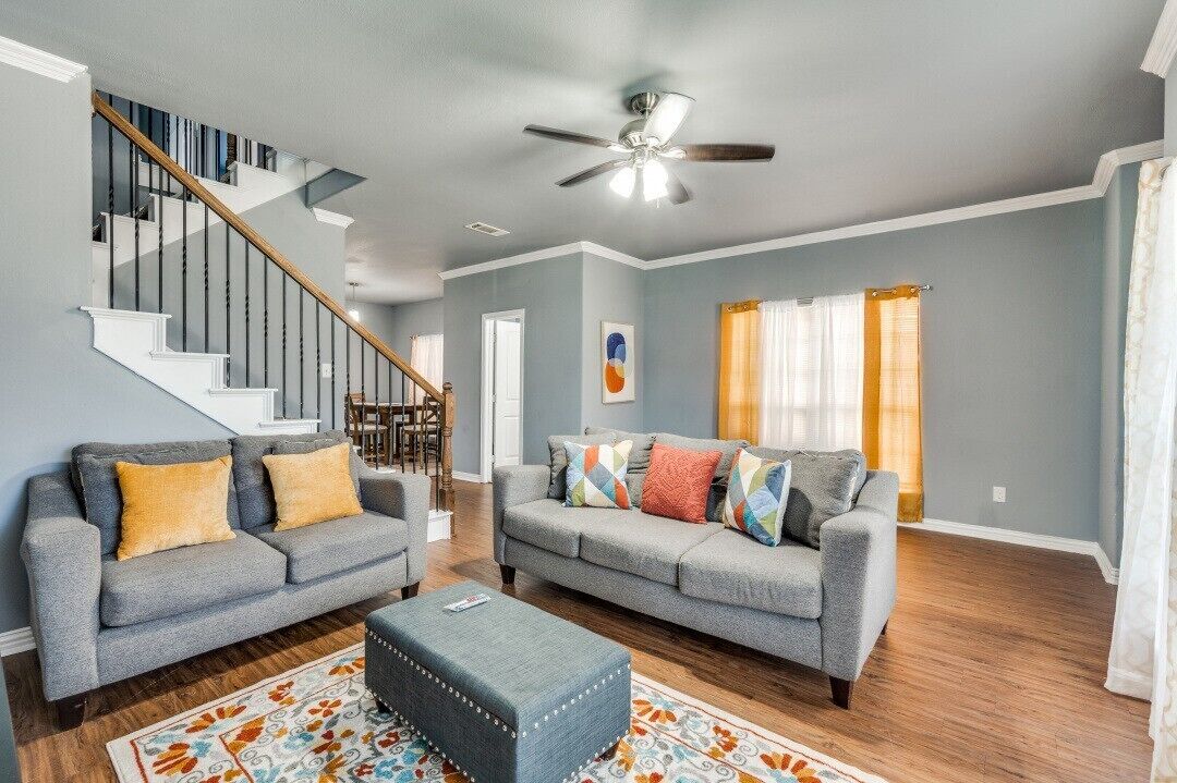 Spectacular 4 BR 2.5 BA Townhouse In Grand Prairie