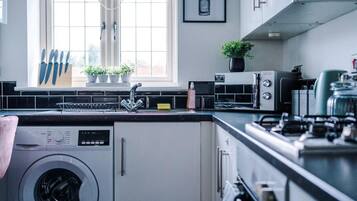 House | Private kitchen | Fridge, microwave, oven, stovetop