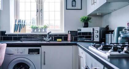 Lovely 4 Bed Litherland Apartment