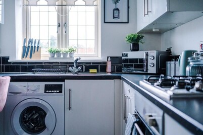 Lovely 4 Bed Litherland Apartment