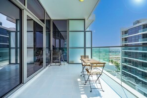 Estúdio design, sacada, vista para o campo de golfe | Sacada