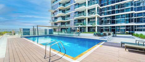 Hồ bơi ngoài trời