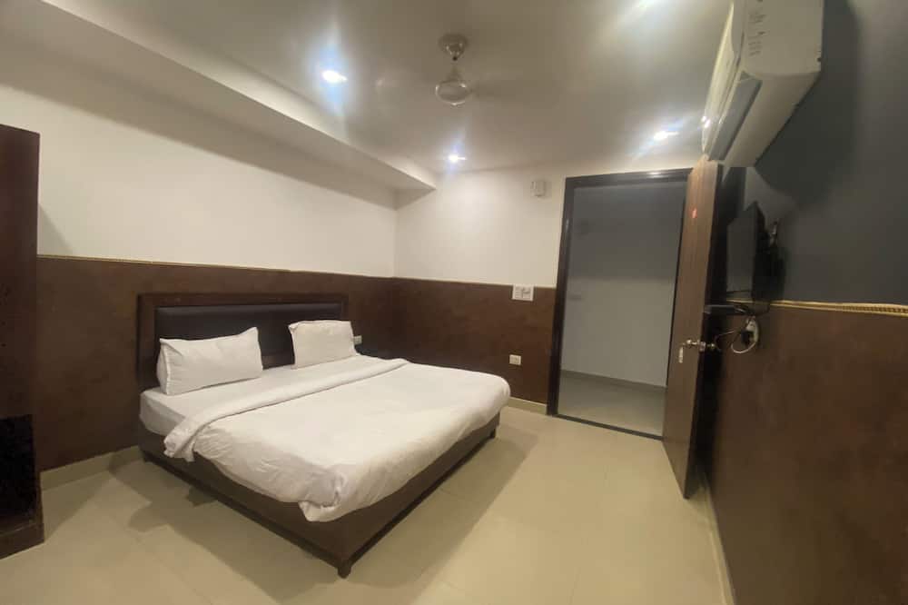 Hotel Golden Plam Tilak Nagar Market