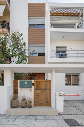 Outdoor-4 - Urban Brown by Domisi with private Jacuzzi (Rethymno)