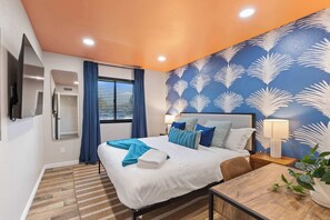 8 عدّة غرف نوم ومكتب ومكواة/لوح كي وسرير سفر