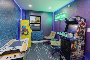 Games room - Spacious Fun Retreat - Perfect For Group Bonding (Phoenix)