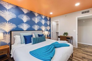 8 habitaciones, escritorio y tabla de planchar con plancha