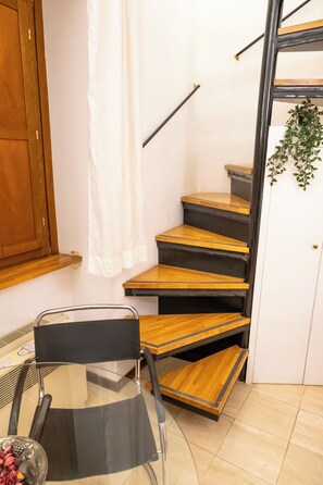 Apartment, 1 Queen Bed, Non Smoking, Kitchenette | Living area | 32-inch flat-screen TV with cable channels - Navona Romantic House (Rome)