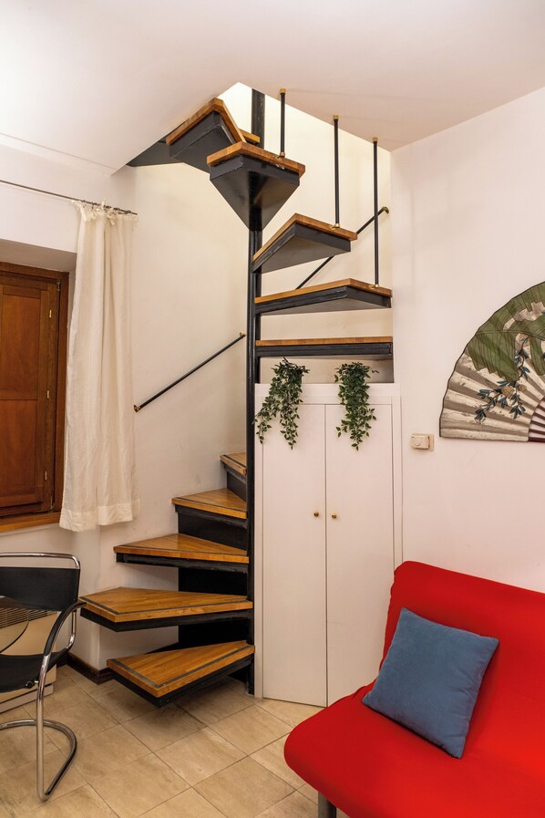 公寓, 1 張加大雙人床, 非吸煙房, 小廚 | 客廳 | 32 吋平面電視連有線電視頻道