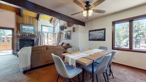 Dining - Rustic Pet-Friendly Cozy Cabin, Wood Burning Fireplace. Near Shuttle Stop (Mammoth Lakes)
