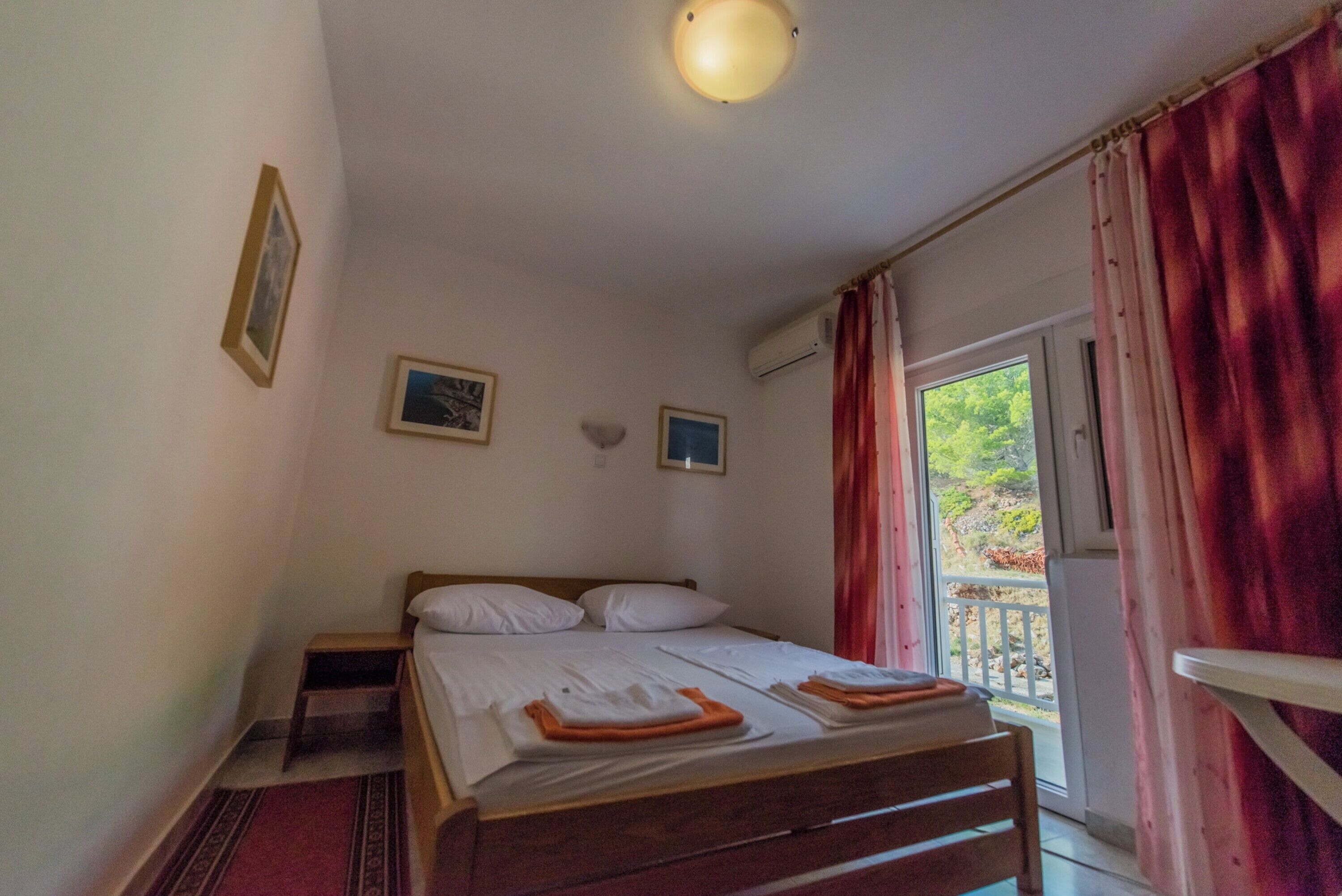1 Schlafzimmer, Reisekinderbett, kostenloses WLAN, Bettwäsche
