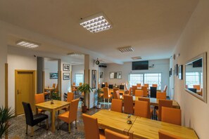 Dining - 207 room with balcony, sea view & hot tub access (Lokva Rogoznica)