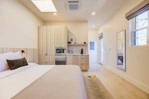 Strykejern/-brett, reiseseng for barn, wi-fi og sengetøy