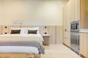 Iron/ironing board, travel cot, WiFi, bed sheets - Casa De La Vina Unit 4 - Boutique Suites (Santa Barbara)