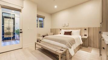 Desk, iron/ironing board, travel cot, WiFi