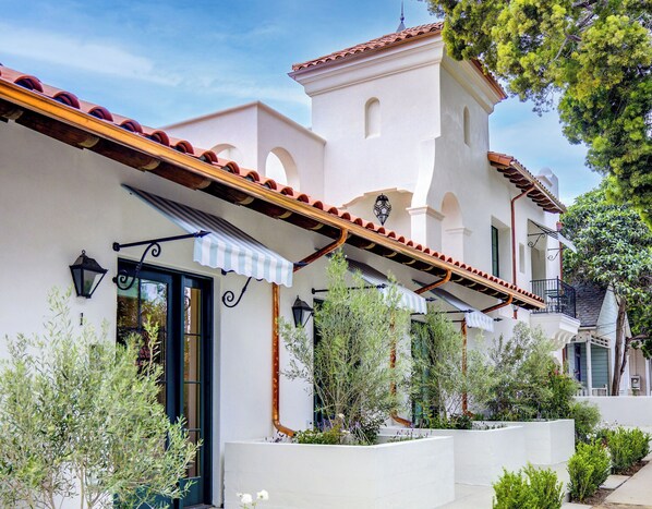 Exterior detail - Casa De La Vina Unit 5 - Boutique Suites (Santa Barbara)