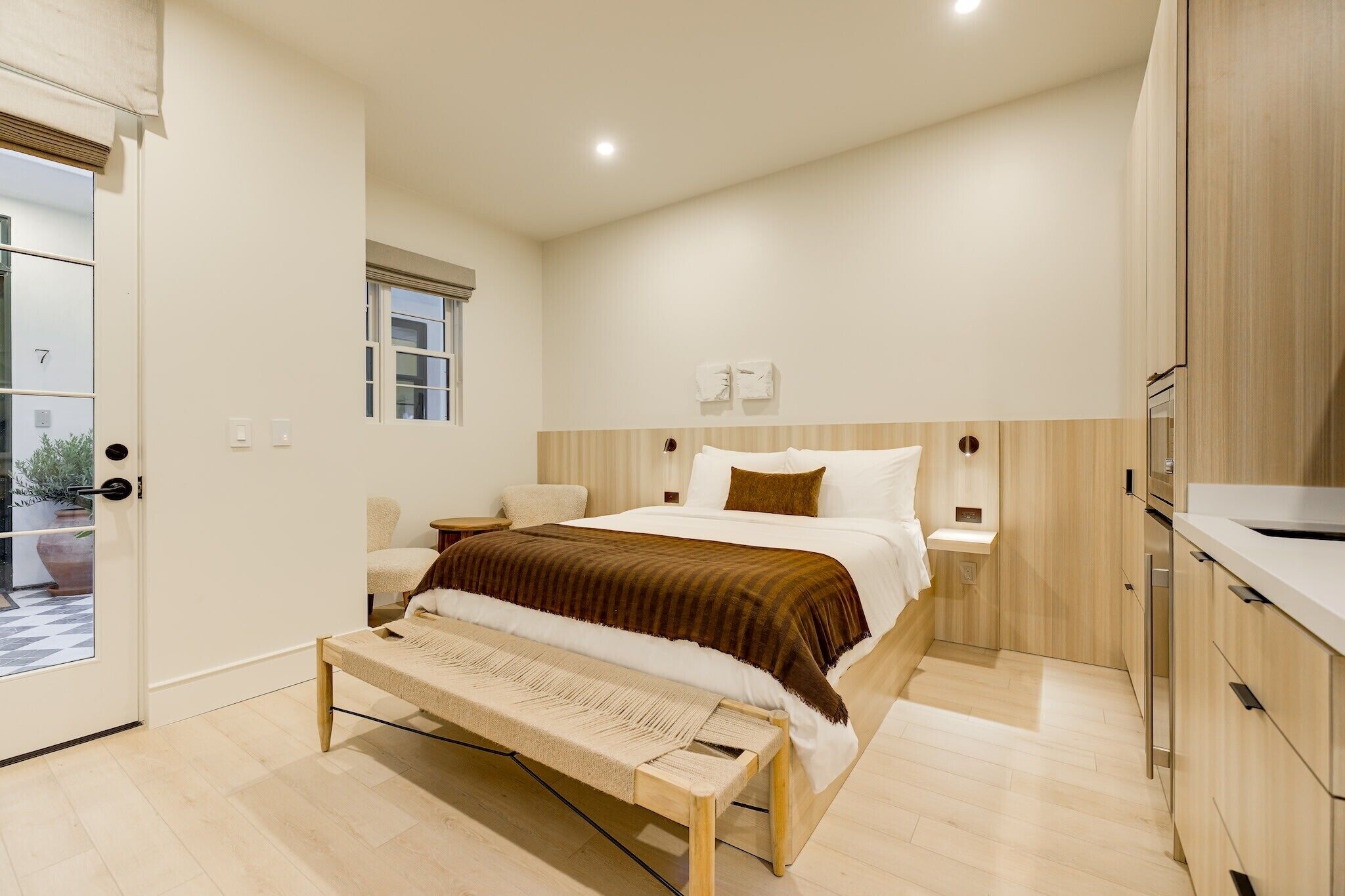 Desk, iron/ironing board, travel crib, WiFi