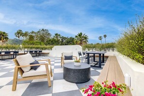 Outdoor dining - Casa De La Vina Unit 8 - Boutique Suites (Santa Barbara)