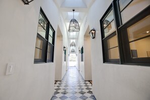 Interior - Casa De La Vina Unit 9 - Boutique Suites (Santa Barbara)