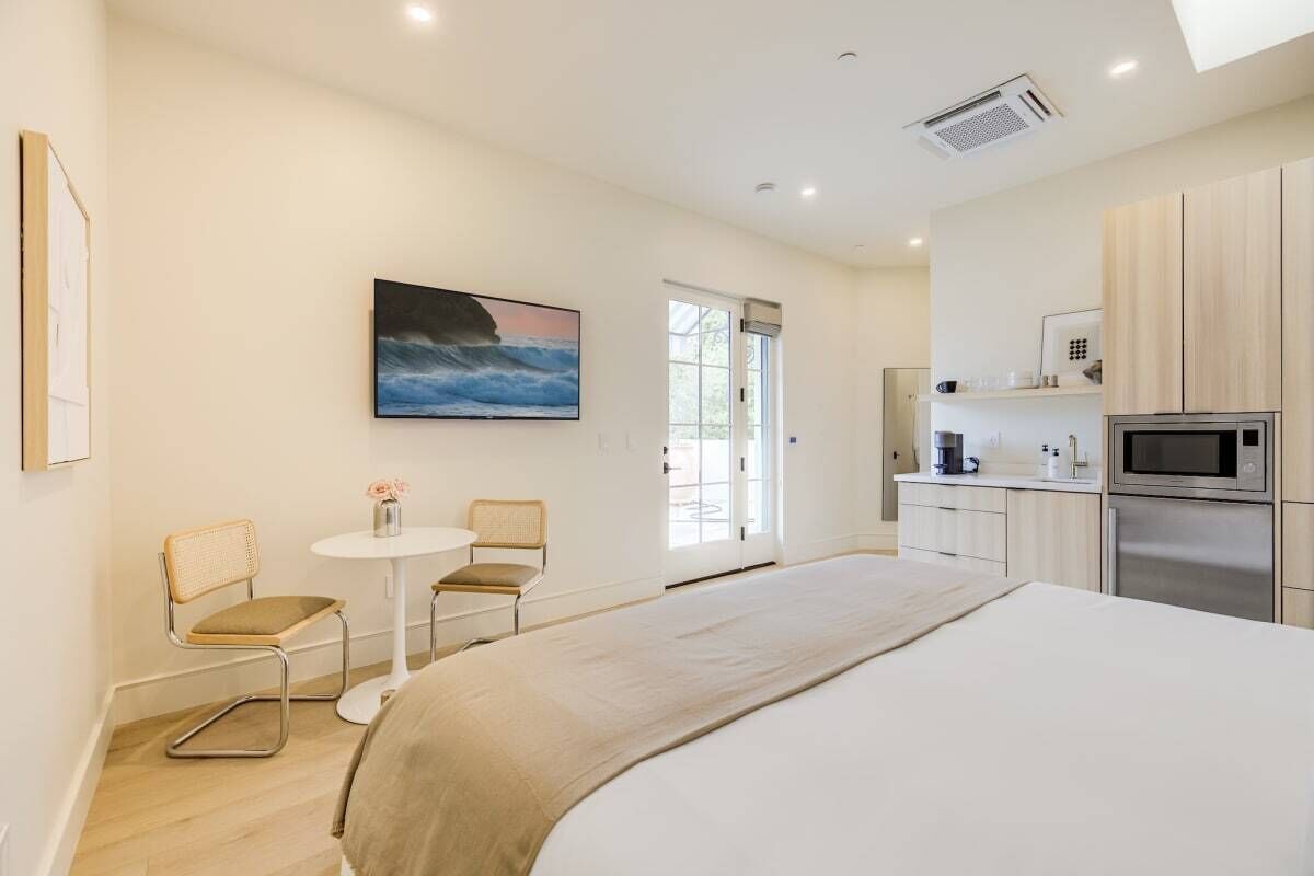 Iron/ironing board, travel cot, WiFi, bed sheets