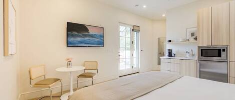 Bügeleisen/Bügelbrett, Reisekinderbett, WLAN, Bettwäsche