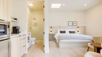 Fer et planche à repasser, lit de bébé portatif, Wi-Fi, literie fournie