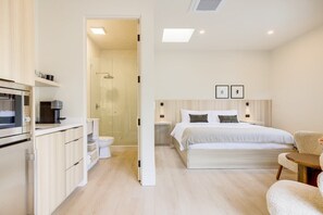 Fer et planche à repasser, lit parapluie, Wi-Fi, draps fournis