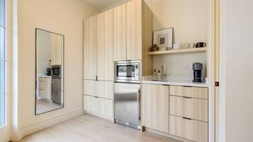 Fridge, microwave, coffee/tea maker, electric kettle