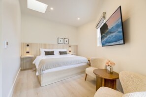 Iron/ironing board, travel crib, WiFi, bed sheets