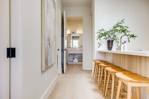 Interior - Casa De La Vina Unit 12 - Boutique Apartment (Santa Barbara)