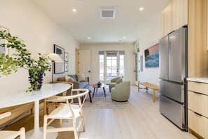 Smart TV - Casa De La Vina Unit 13 - Boutique Apartments (Santa Barbara)