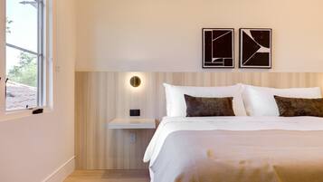 2 bedrooms, desk, iron/ironing board, travel cot