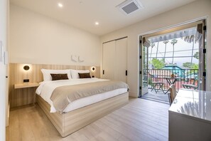 2 bedrooms, desk, iron/ironing board, travel cot - Casa De La Vina Unit 15 - Boutique Apartments (Santa Barbara)
