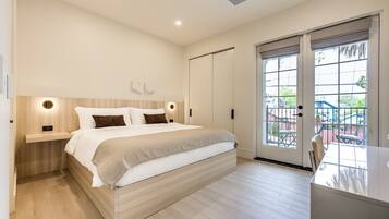 2 bedrooms, desk, iron/ironing board, travel cot