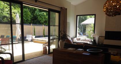 Chambre D'hôtes En Apar-té en Fond de Jardin Calme Relaxation Piscine