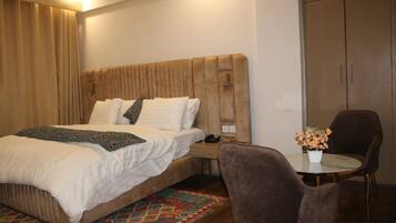 Deluxe Double or Twin Room | Desk, free WiFi