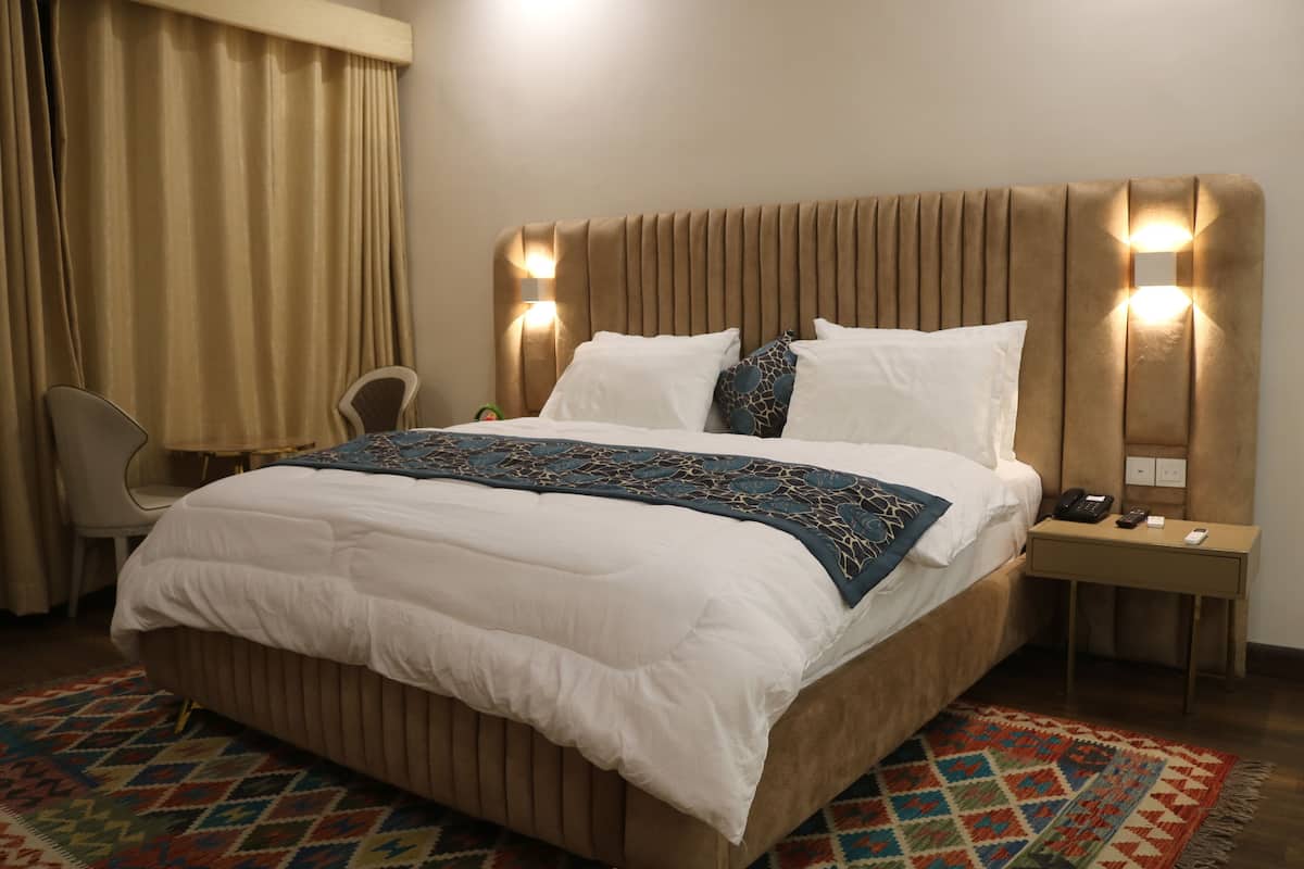 Deluxe kamer, 1 twee- of 2 eenpersoonsbedden | Een bureau, gratis wifi