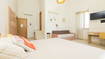 Comfort-Vierbettzimmer | 1 Schlafzimmer, Zimmersafe, Schreibtisch, Verdunkelungsvorhänge