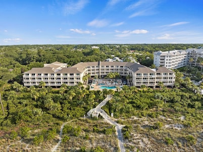 118 Breakers: Beachside Oceanfront Villa with Bikes and Beach Chairs